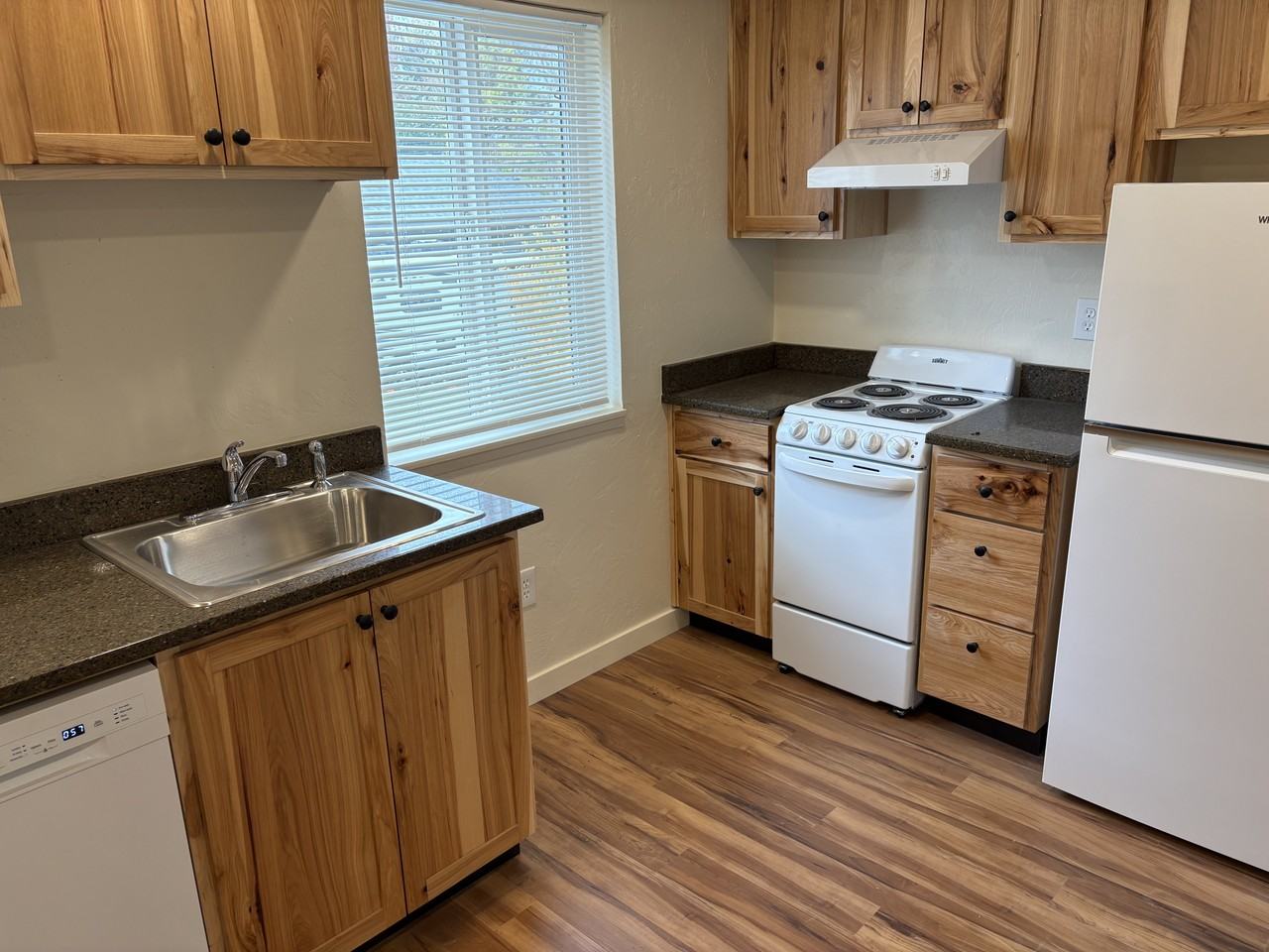 921 W 4th Ave #F - Photo 4 of 16