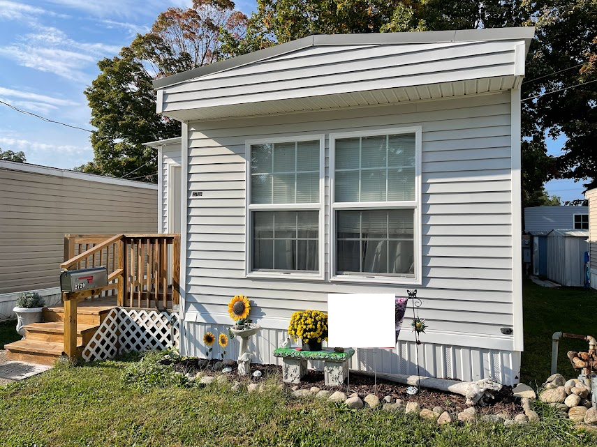 2720 Everett Drive - Photo 2 of 24