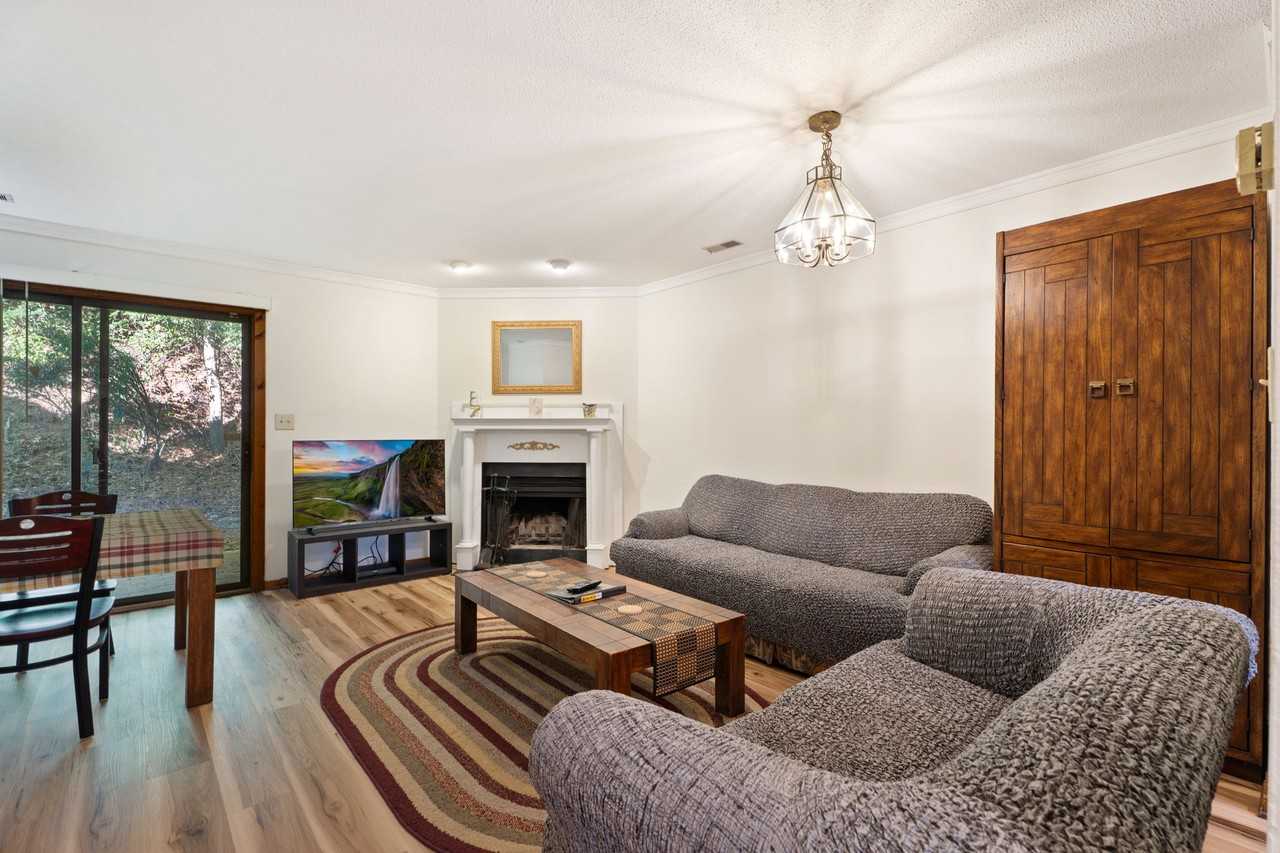 609 Hillsborough St #6 - Photo 3 of 17