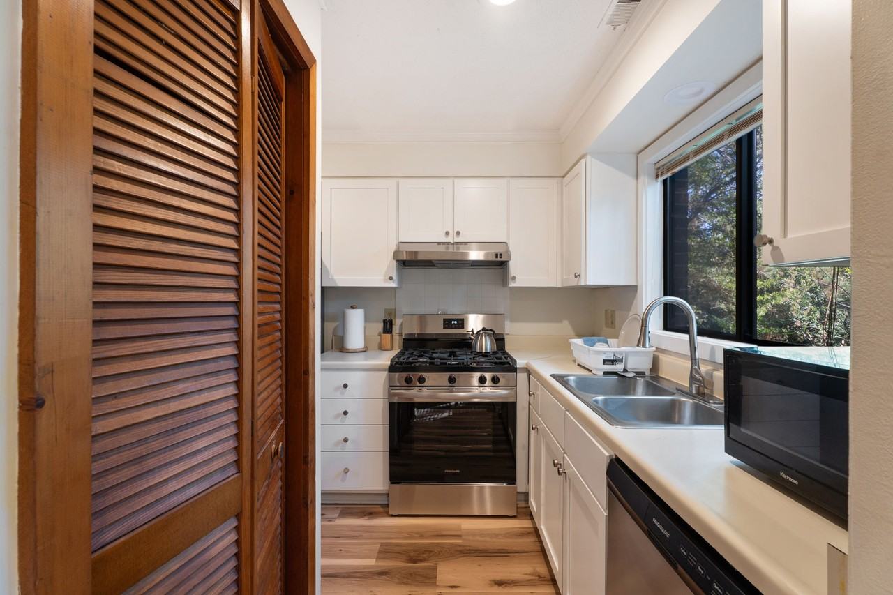 609 Hillsborough St #6 - Photo 5 of 17