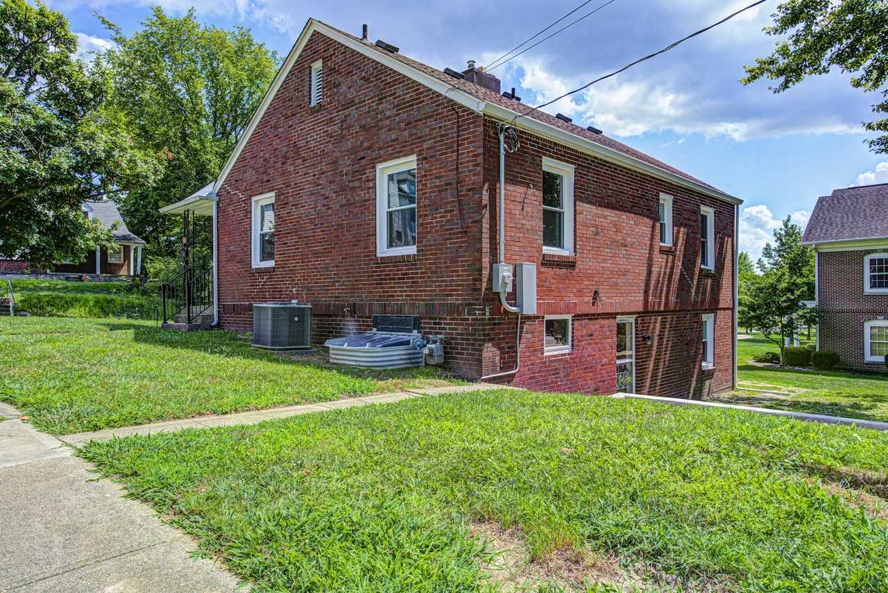 601 Walnut Street, Unit Downstairs - Photo 2 of 21