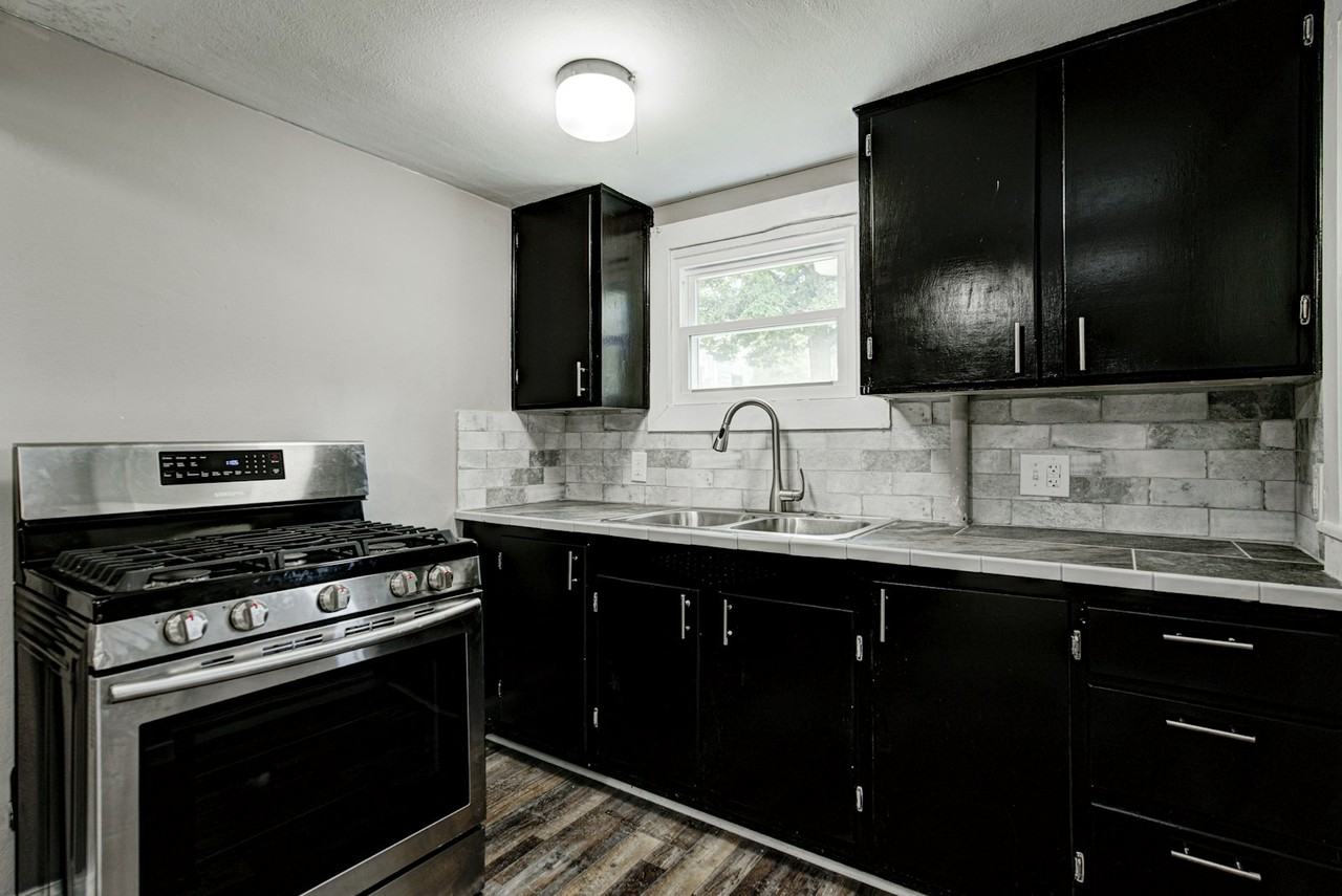 601 Walnut Street, Unit Downstairs - Photo 3 of 21