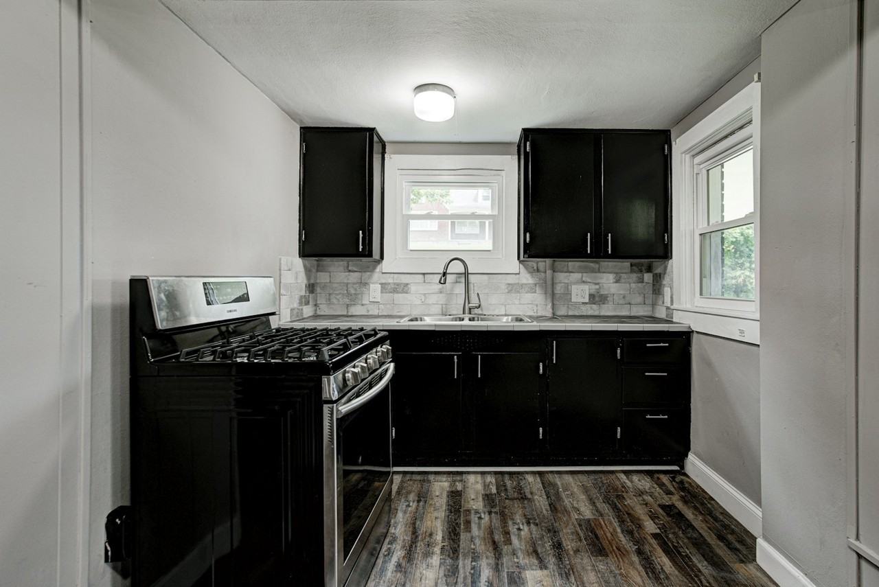 601 Walnut Street, Unit Downstairs - Photo 4 of 21