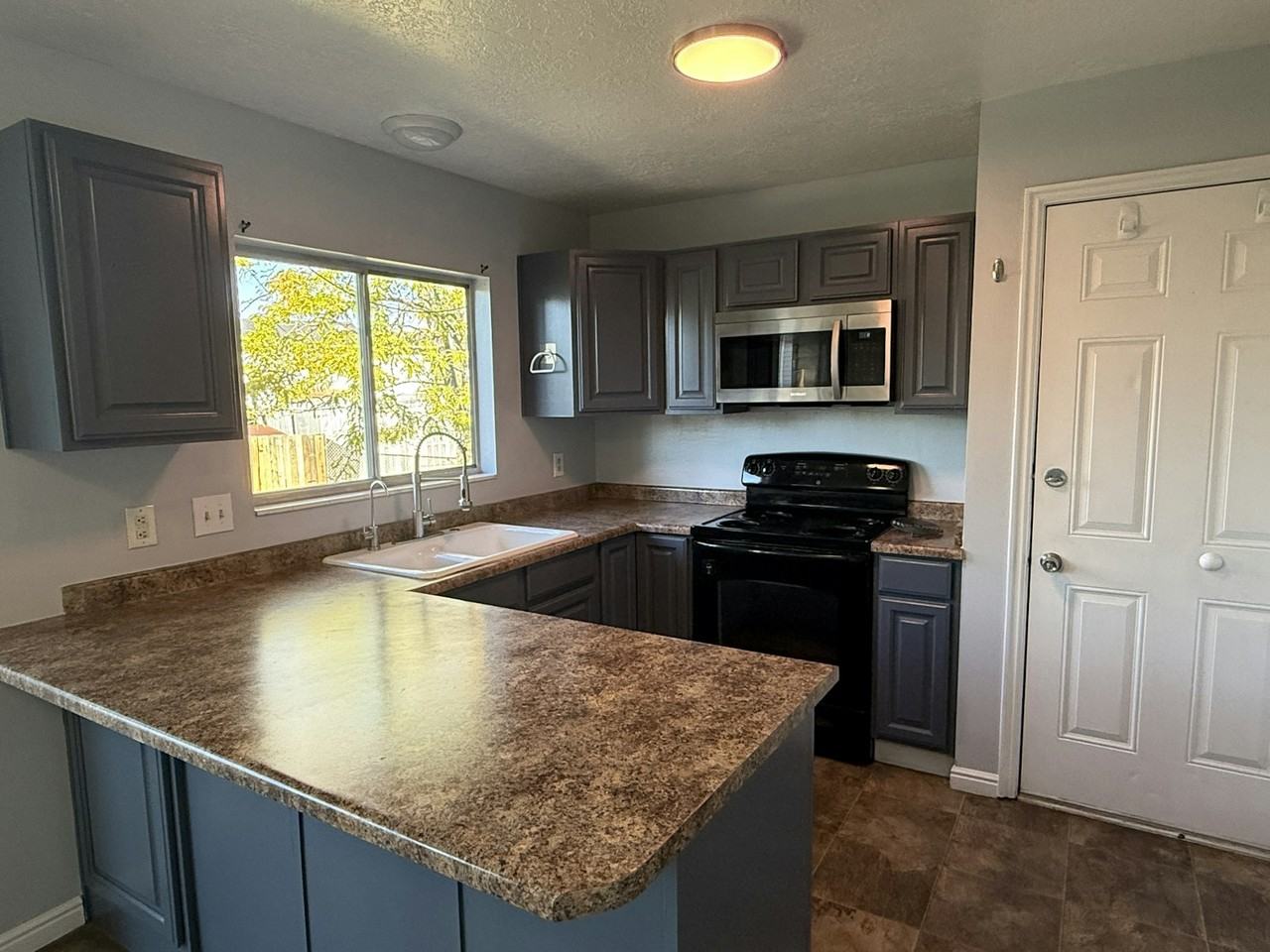 4072 West 3670 South - Photo 4 of 23