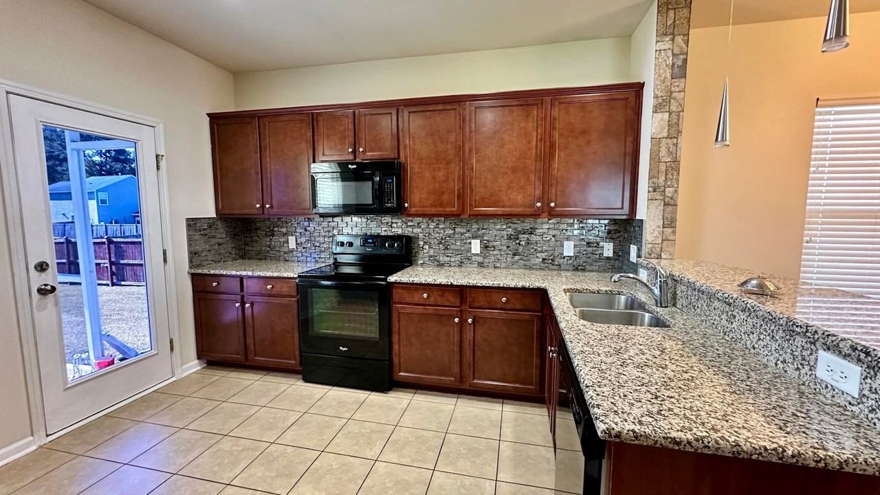 9706 Tackle Street - Photo 4 of 18