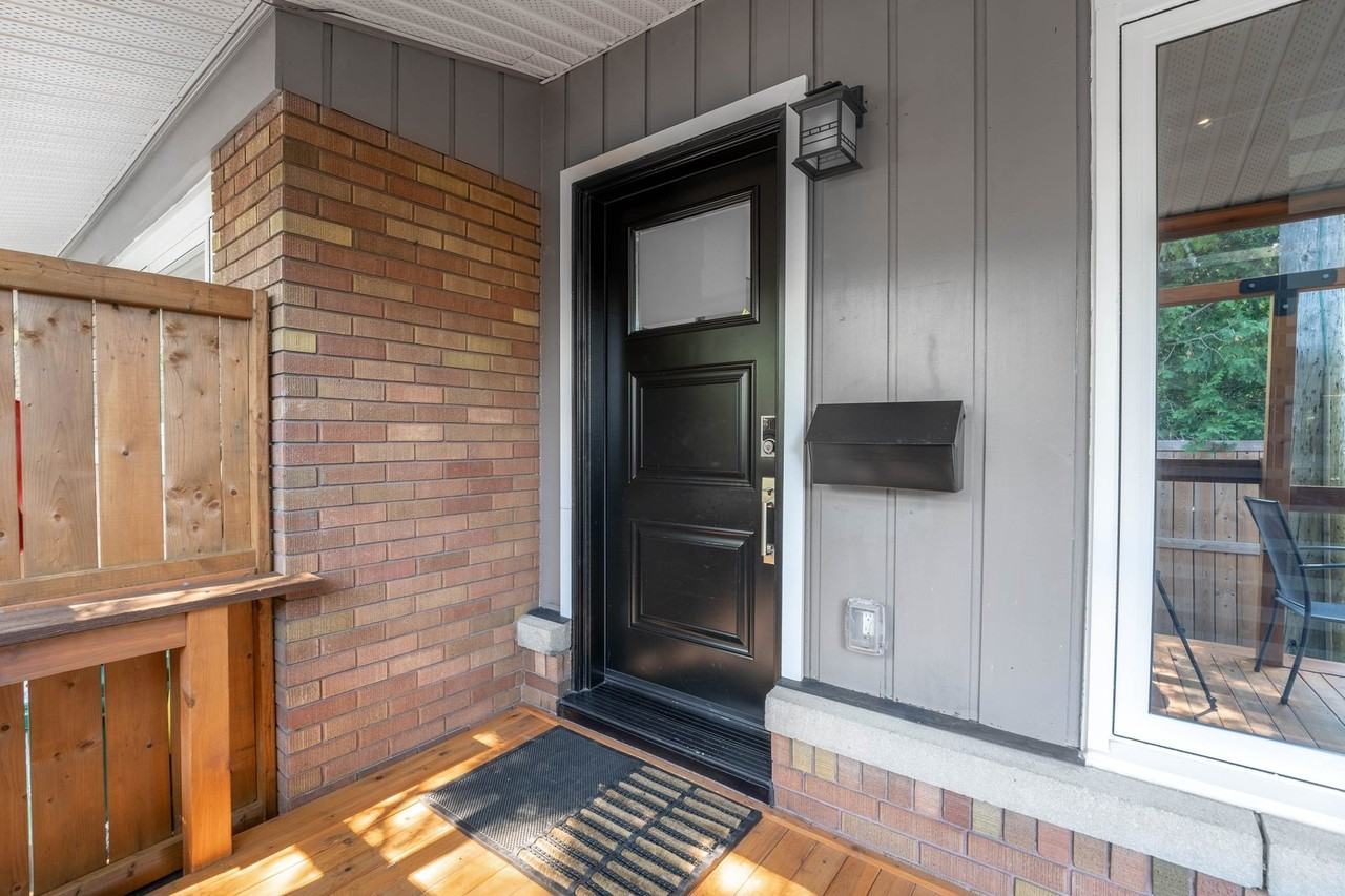 670 Coronation Avenue - Photo 3 of 20