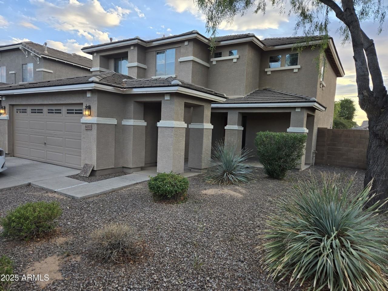 6072 S Tucana Ln - Photo 2 of 37