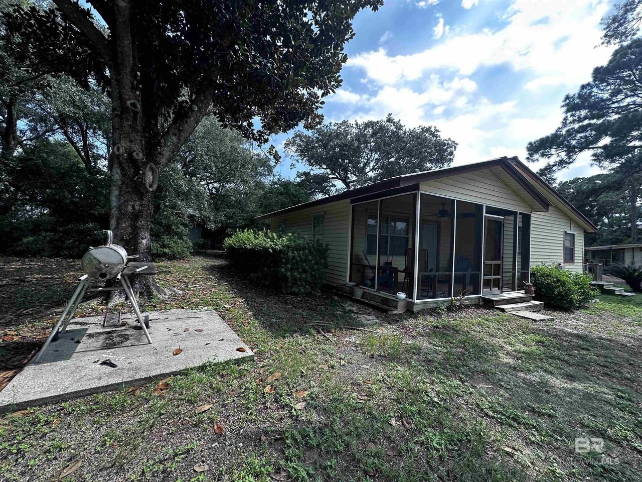 5595 Virginia St - Photo 5 of 17