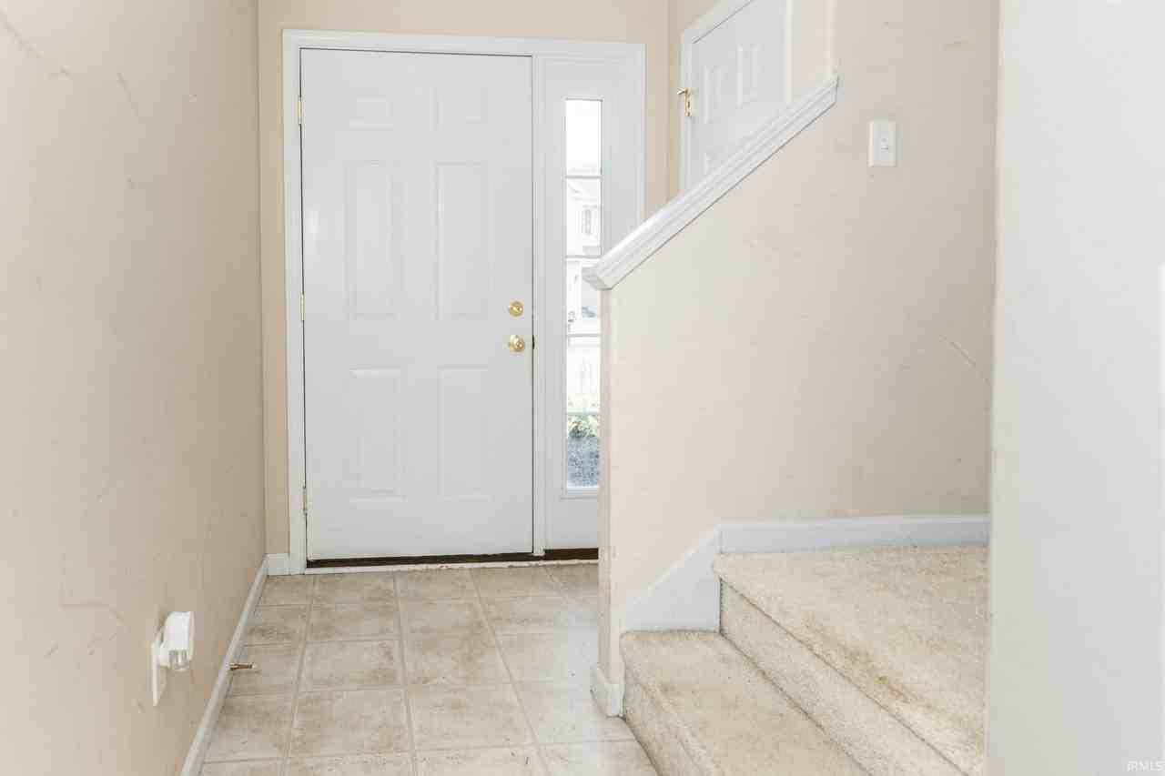 5713 W Monarch Ct - Photo 3 of 30