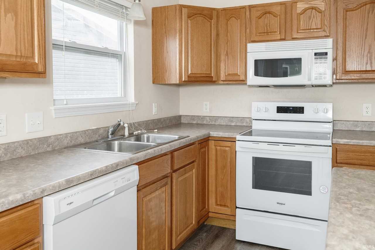 5713 W Monarch Ct - Photo 7 of 30