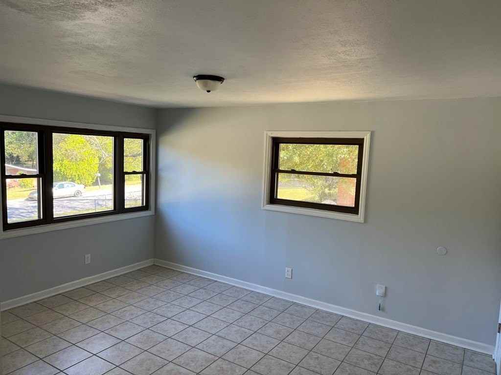 5220 Teresa St - Photo 3 of 21