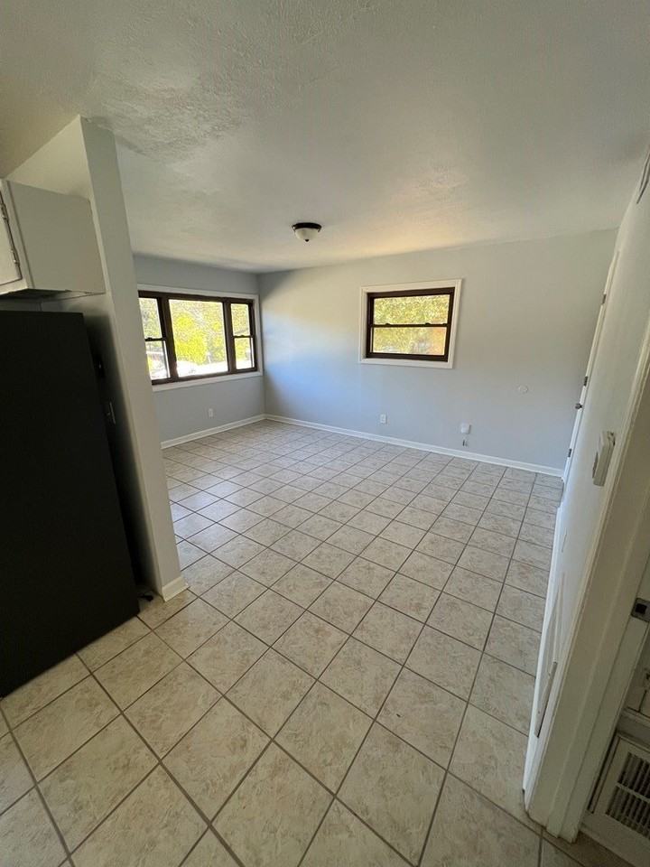 5220 Teresa St - Photo 5 of 21