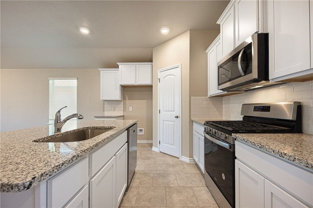 7906 Lariat Toss Dr - Photo 7 of 24