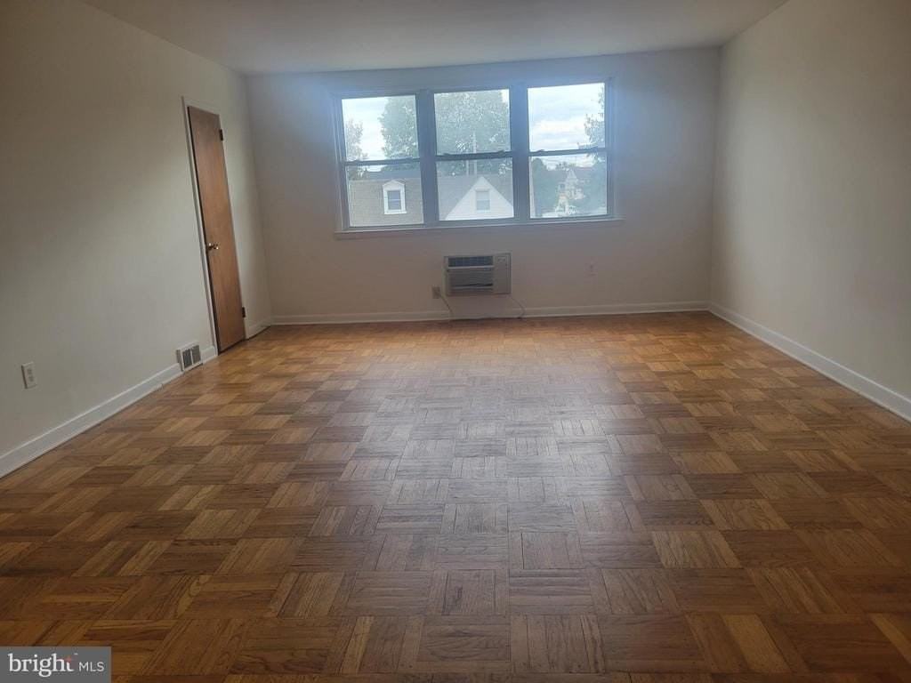 807 Selma St #2ndFL - Photo 3 of 13