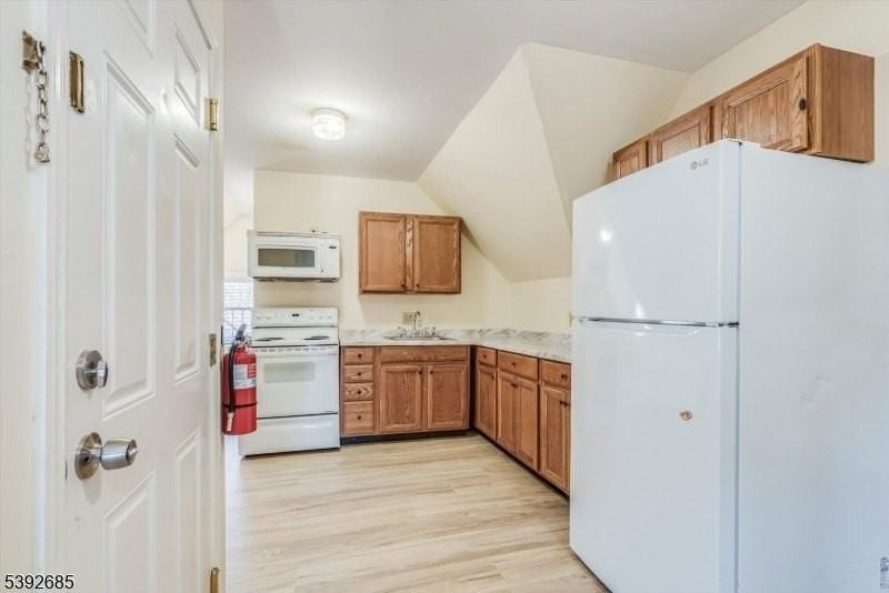 7 Washington St - Photo 4 of 19