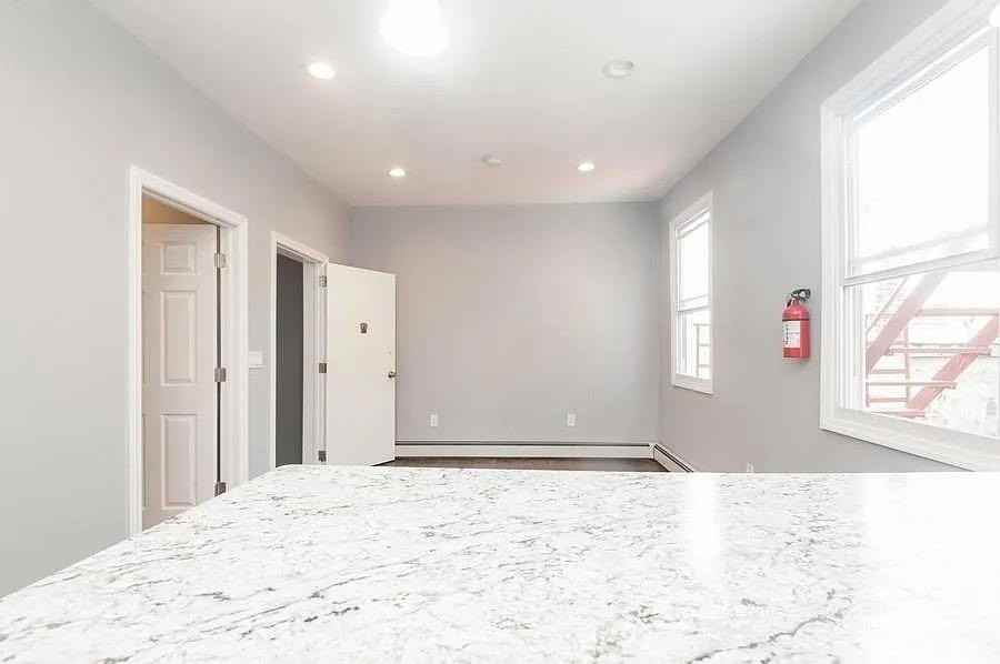 705 8th St #2 - Photo 4 of 30