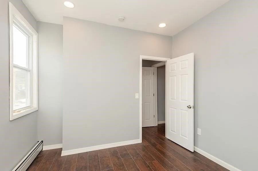 705 8th St #2 - Photo 5 of 30