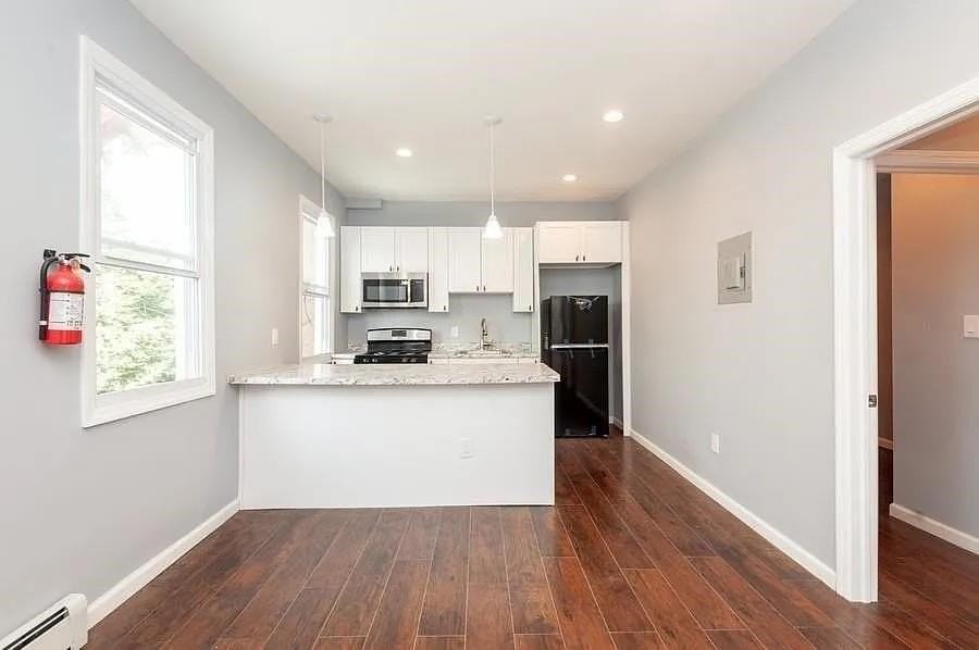 705 8th St #2 - Photo 7 of 30