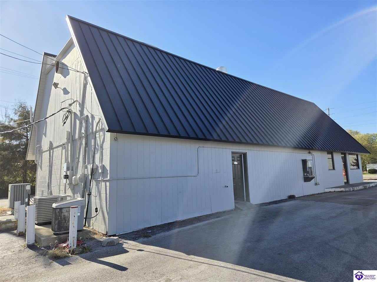 321 S Mulberry St - Photo 4 of 6