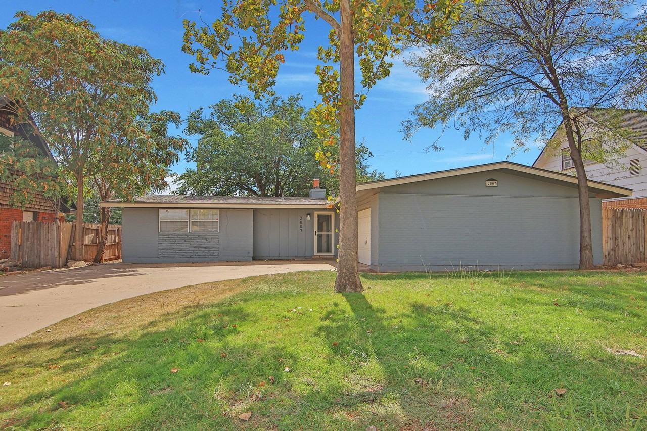 2007 68th St - Photo 2 of 29