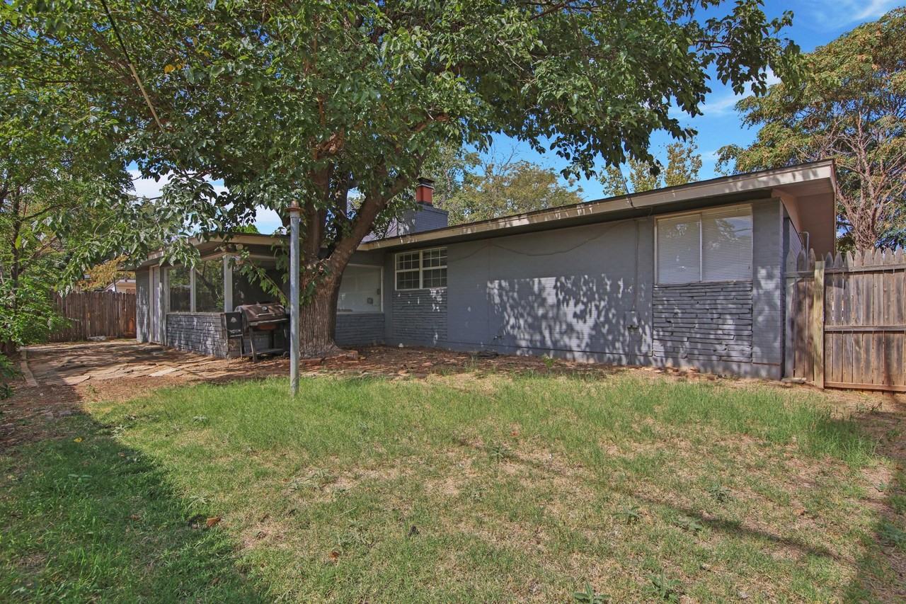 2007 68th St - Photo 4 of 29