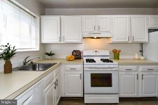 10637 Montrose Ave - Photo 1 of 1