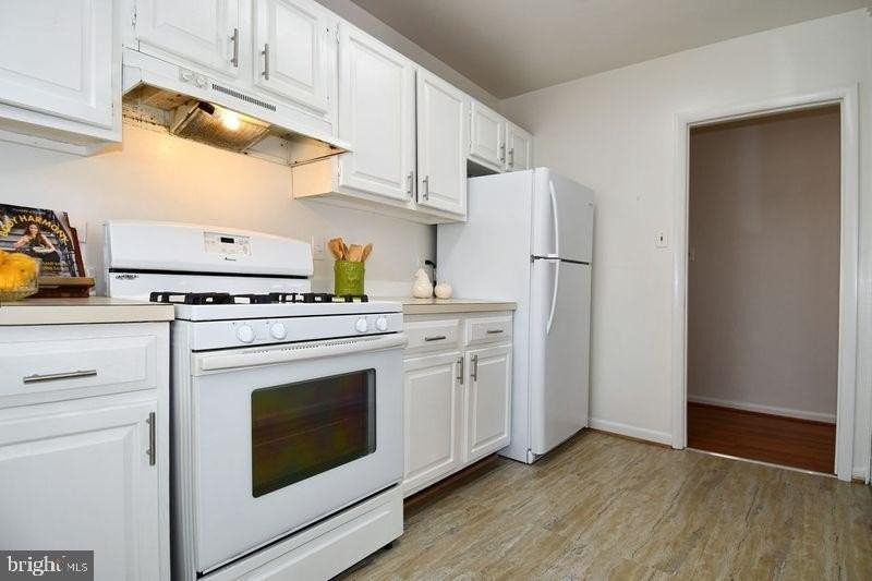 10637 Montrose Ave - Photo 3 of 26