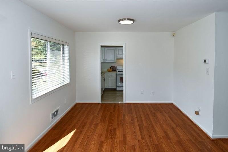 10637 Montrose Ave - Photo 4 of 26