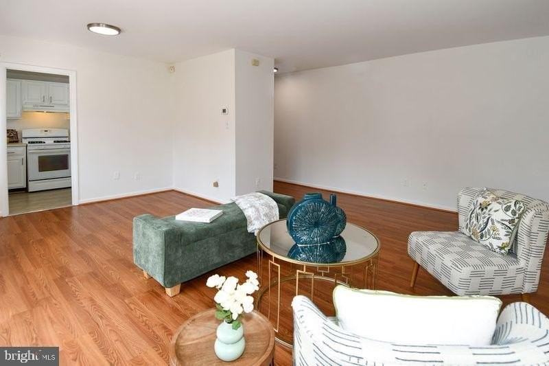 10637 Montrose Ave - Photo 5 of 26