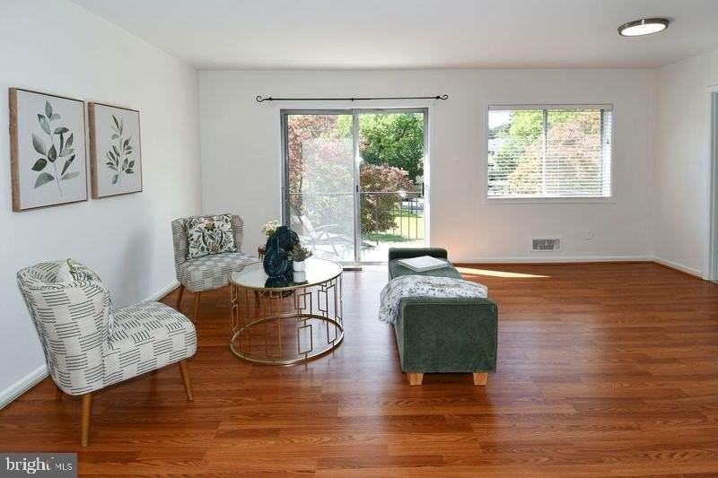 10637 Montrose Ave - Photo 7 of 26