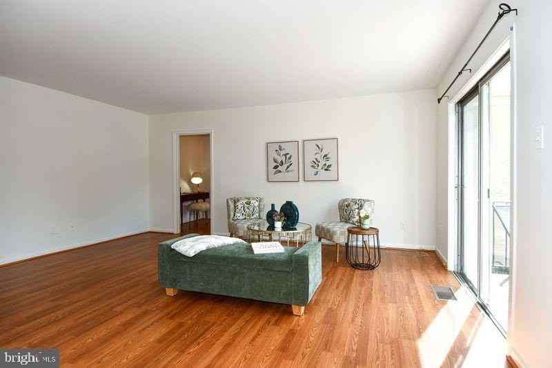 10637 Montrose Ave - Photo 6 of 26