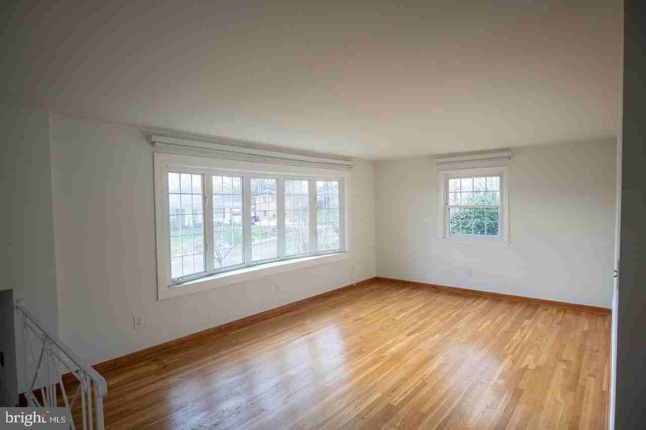 12517 Waldo Ln - Photo 5 of 13