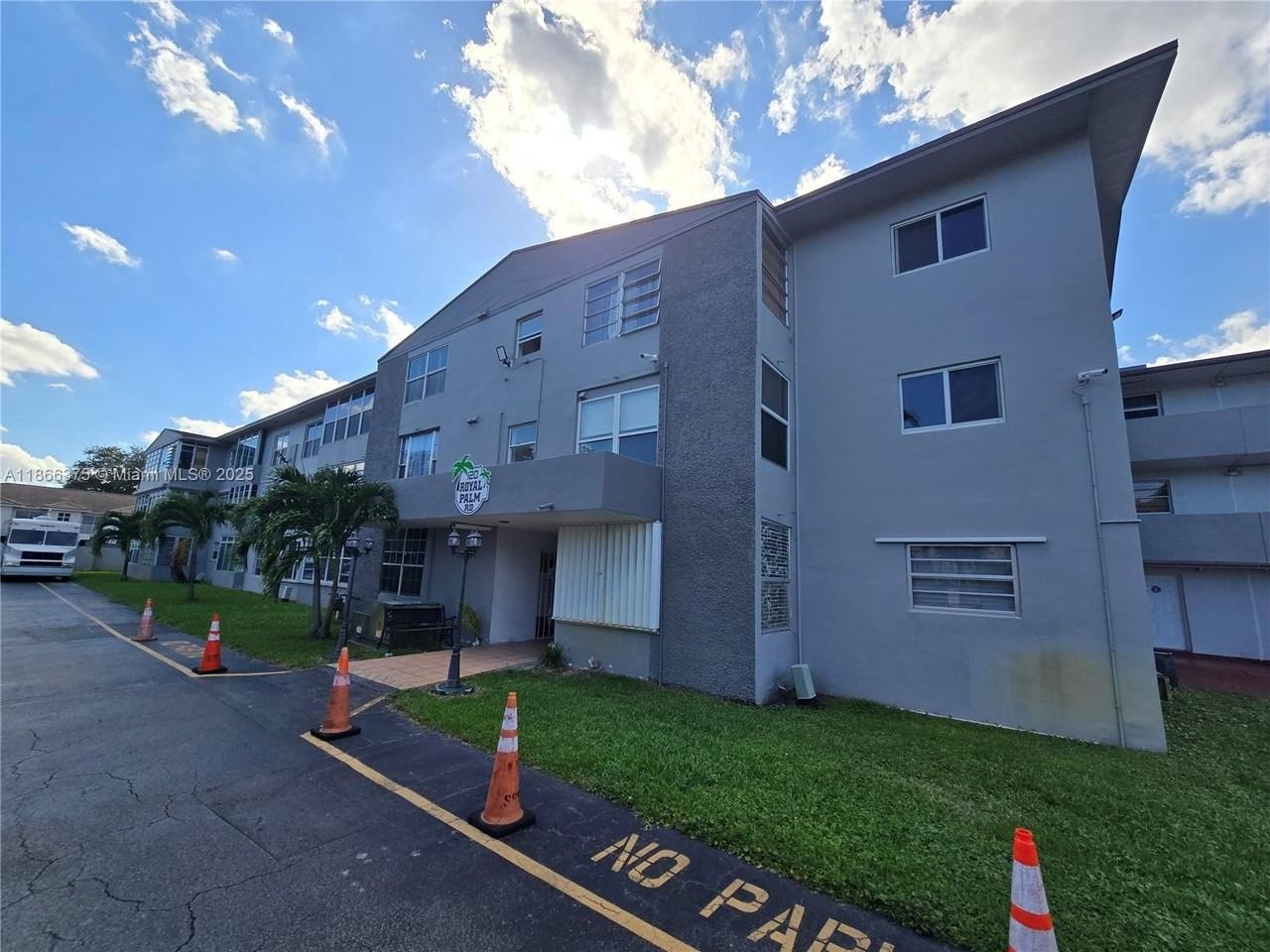 120 Royal Palm Rd #209 - Photo 2 of 50