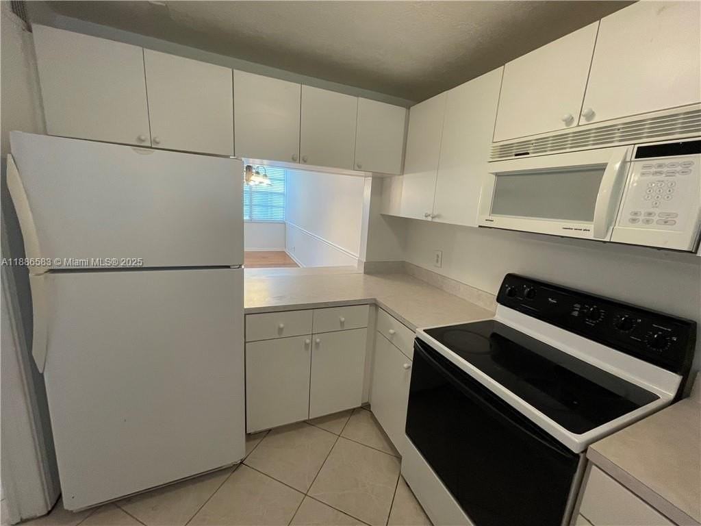 9400 Live Oak Place #306 - Photo 3 of 6