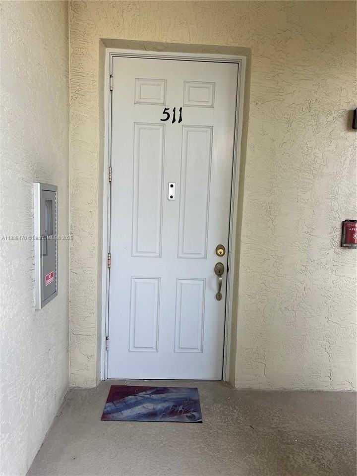 3500 Oaks Clubhouse Dr #511