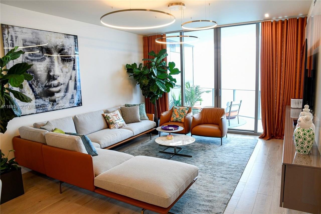 15701 Collins Ave #4403 - Photo 4 of 43