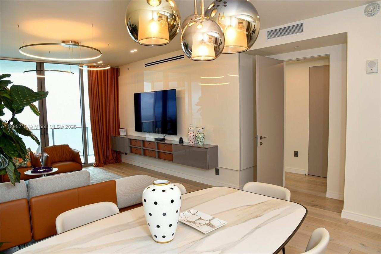 15701 Collins Ave #4403 - Photo 7 of 43