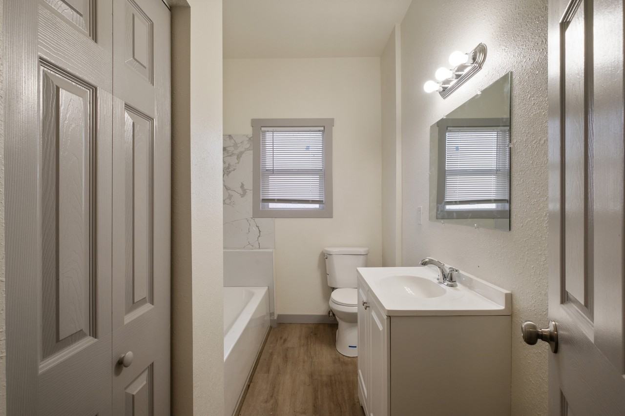 211 North E Street - Photo 7 of 8