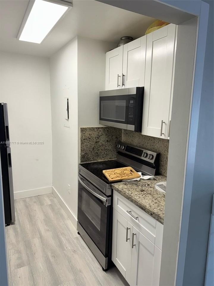 7405 Southwest 152nd Avenue #203-3 - Photo 3 of 4