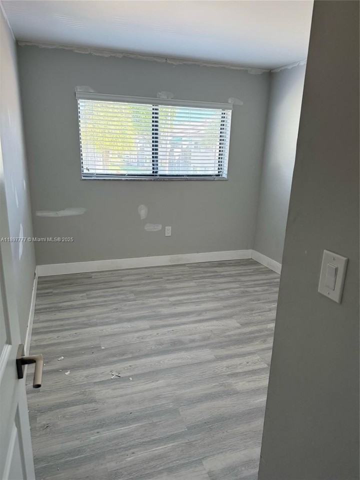 7405 Southwest 152nd Avenue #203-3 - Photo 4 of 4