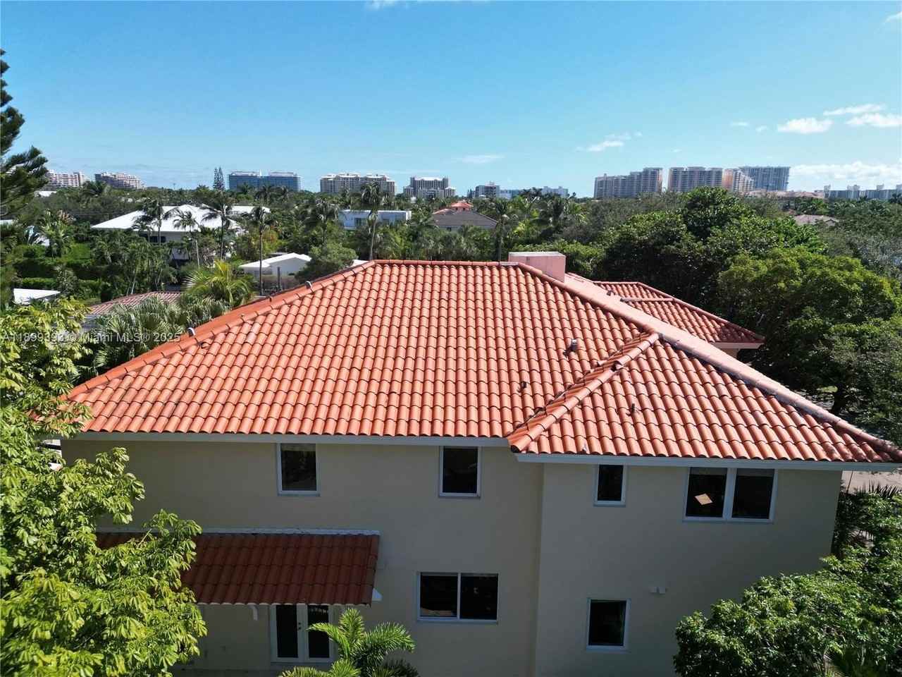 573 Satinwood Dr - Photo 3 of 50