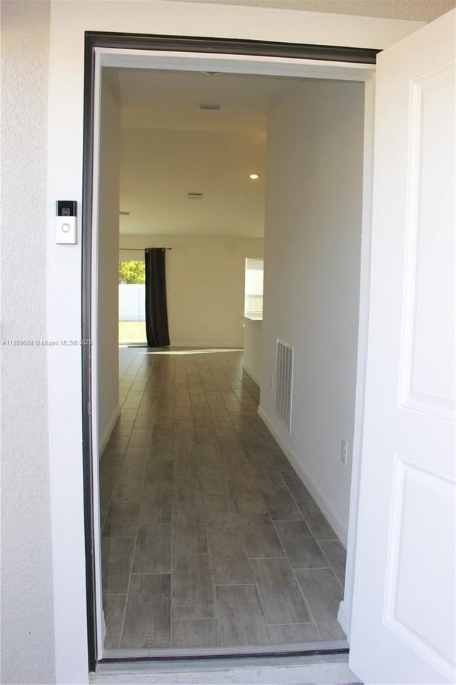 1138 Sw 14th Ter - Photo 2 of 43