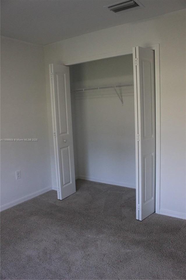 1138 Sw 14th Ter - Photo 7 of 43