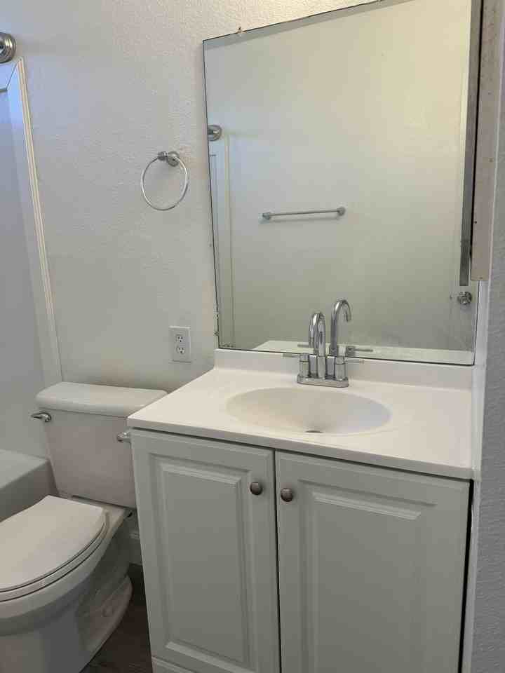 355 Country Club Circle - Photo 4 of 50