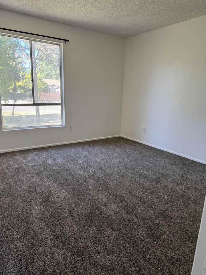 355 Country Club Circle - Photo 5 of 50