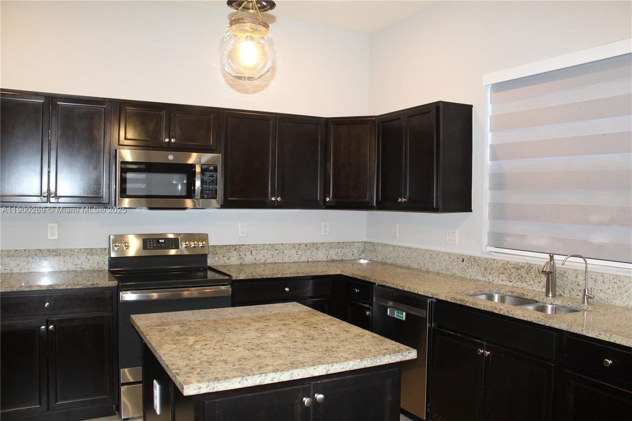 25096 Sw 118th Ave #25096 - Photo 6 of 50