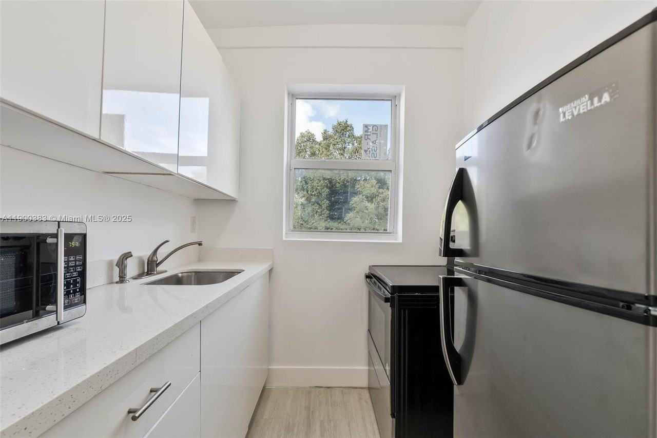 1051 Northwest 2nd Street #12 - Photo 5 of 14