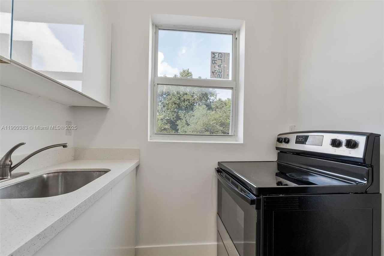 1051 Northwest 2nd Street #12 - Photo 6 of 14