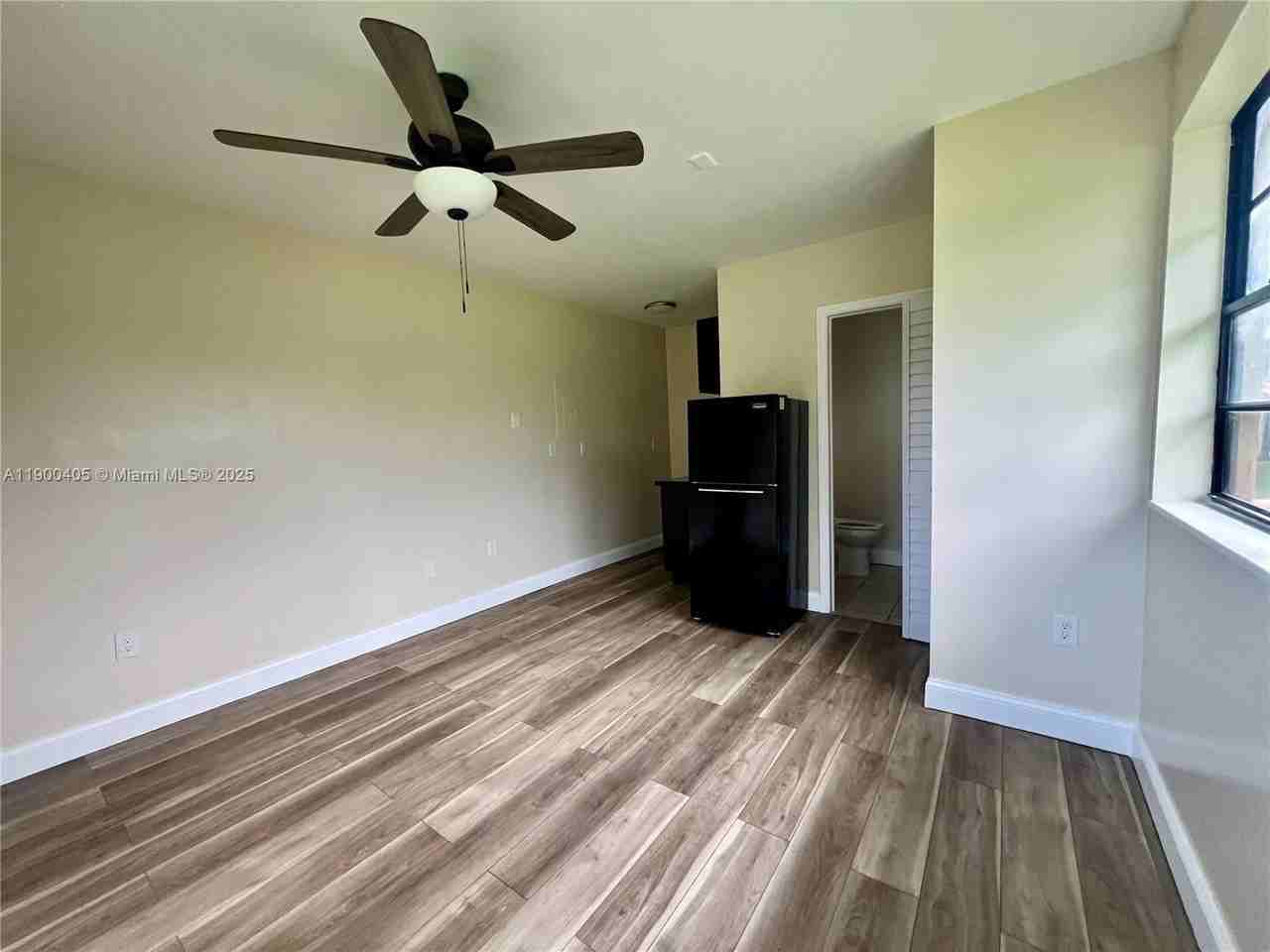 645 Nw 1st St #1 - Photo 2 of 7