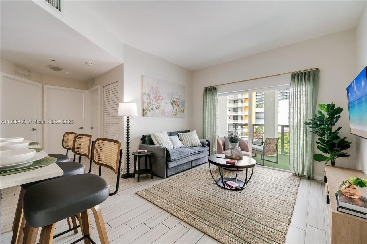 481 Ne 29th St #601 - Photo 2 of 23